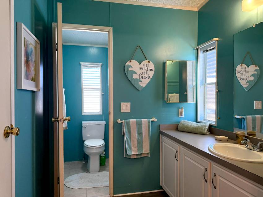 8204 Lemonwood Dr a Ellenton, FL Mobile or Manufactured Home for Sale